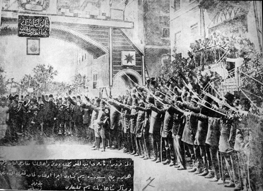 Parade militaire à l’occasion de l’entrée en guerre de l’Empire ottoman, Constantinople, novembre 1914.