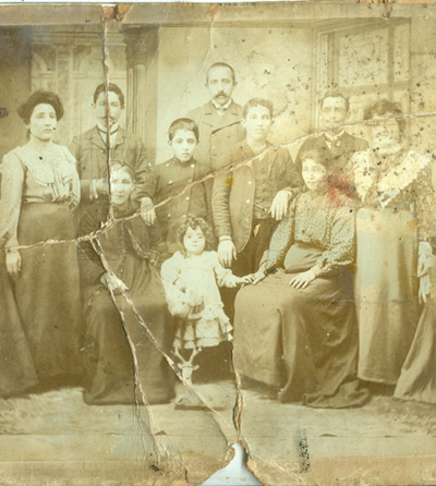 Photographie de famille préservée par Hourig Attarian