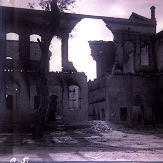 Reproduction d'une carte postale représentant la ville d'Adana, après les massacres